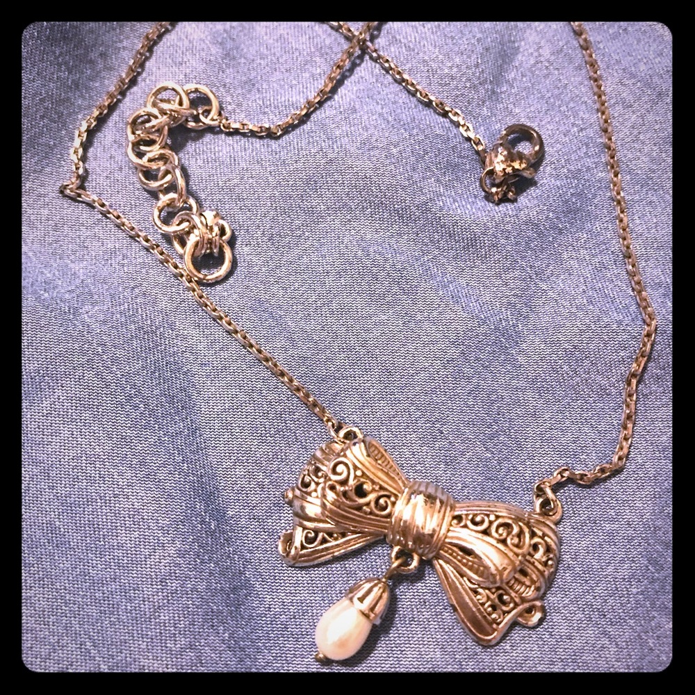 Bow charm necklace with pearl drop